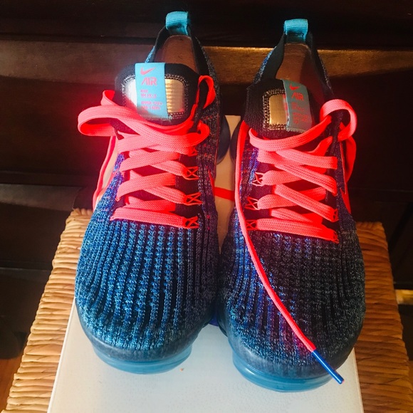 Nike Shoes - Nike Air VaporMax FkyKnit 3